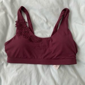 NWT embroidered Fabletics sports bra XS